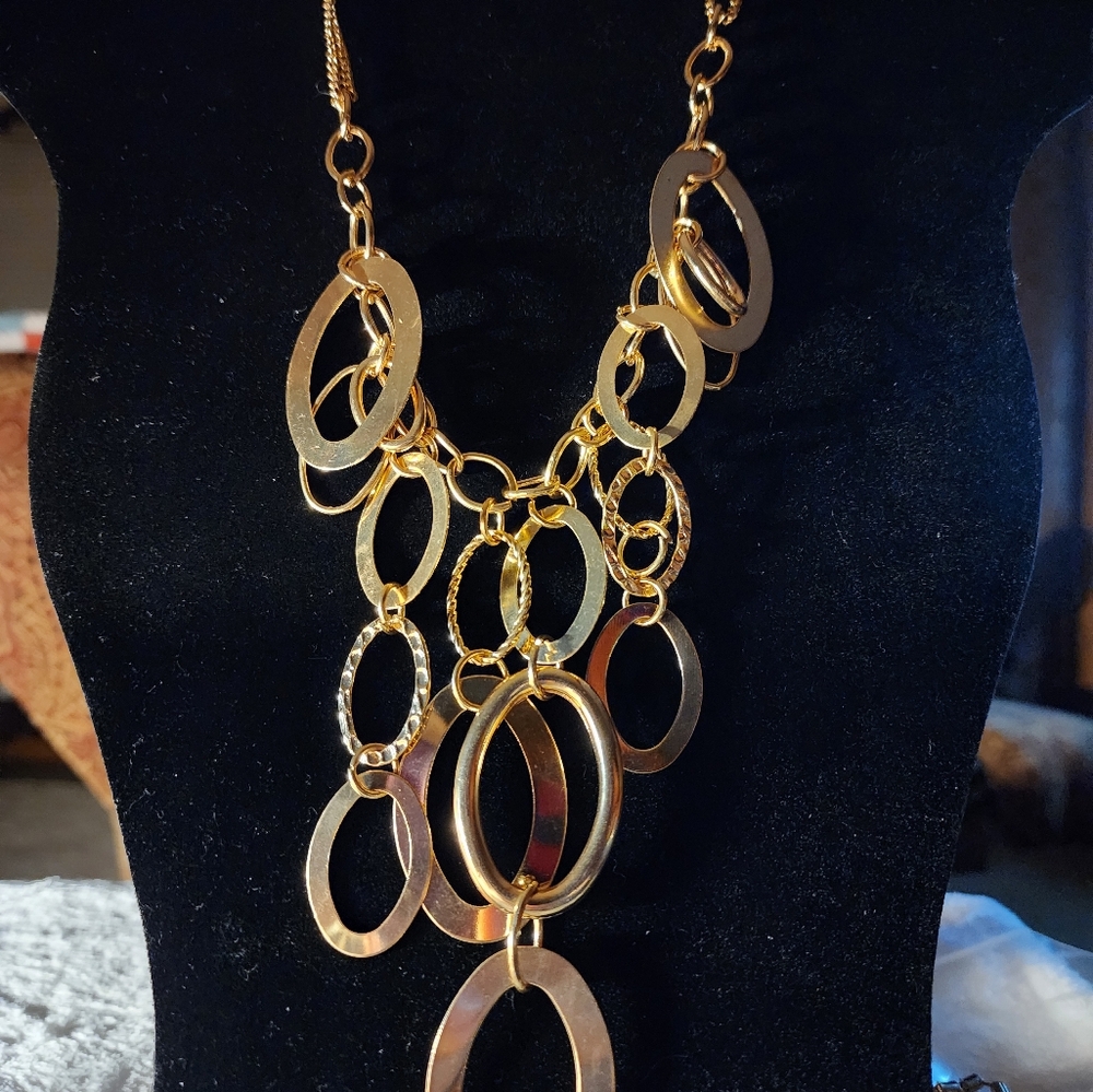Bold Gold-Tone Multi-Oval Link Statement Necklace… - image 3